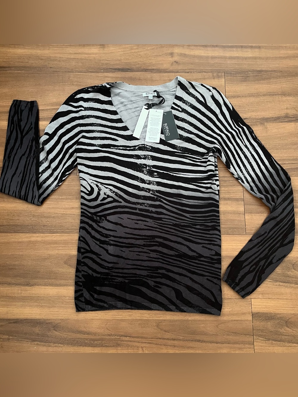 Buffalo David Bitton V-neck Top - Medium